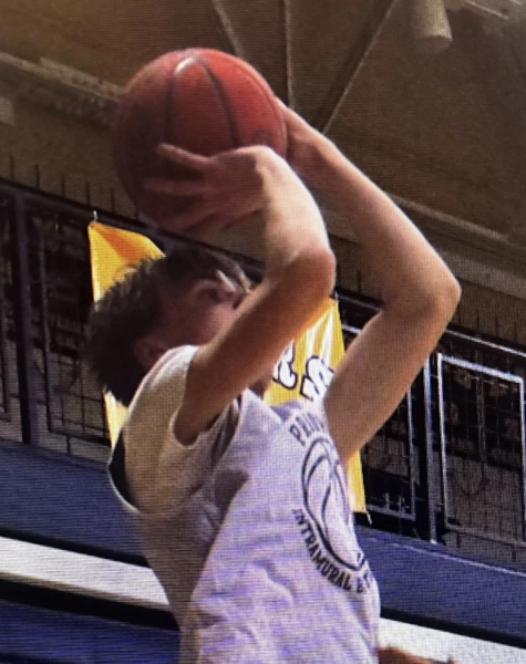 Power Forward Finn Ross pulls up to hit a mid-range jumper